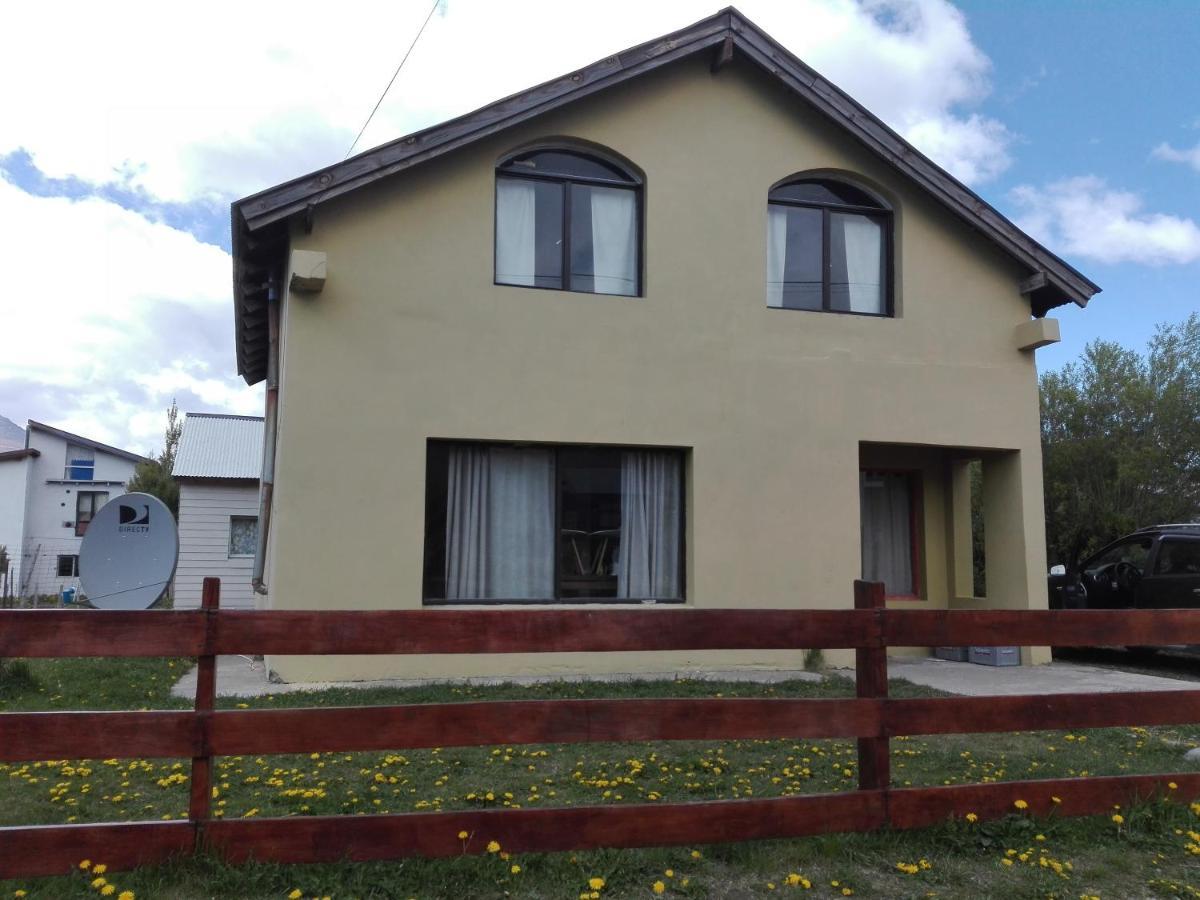 Yellow House Cottage El Chalten Exterior photo