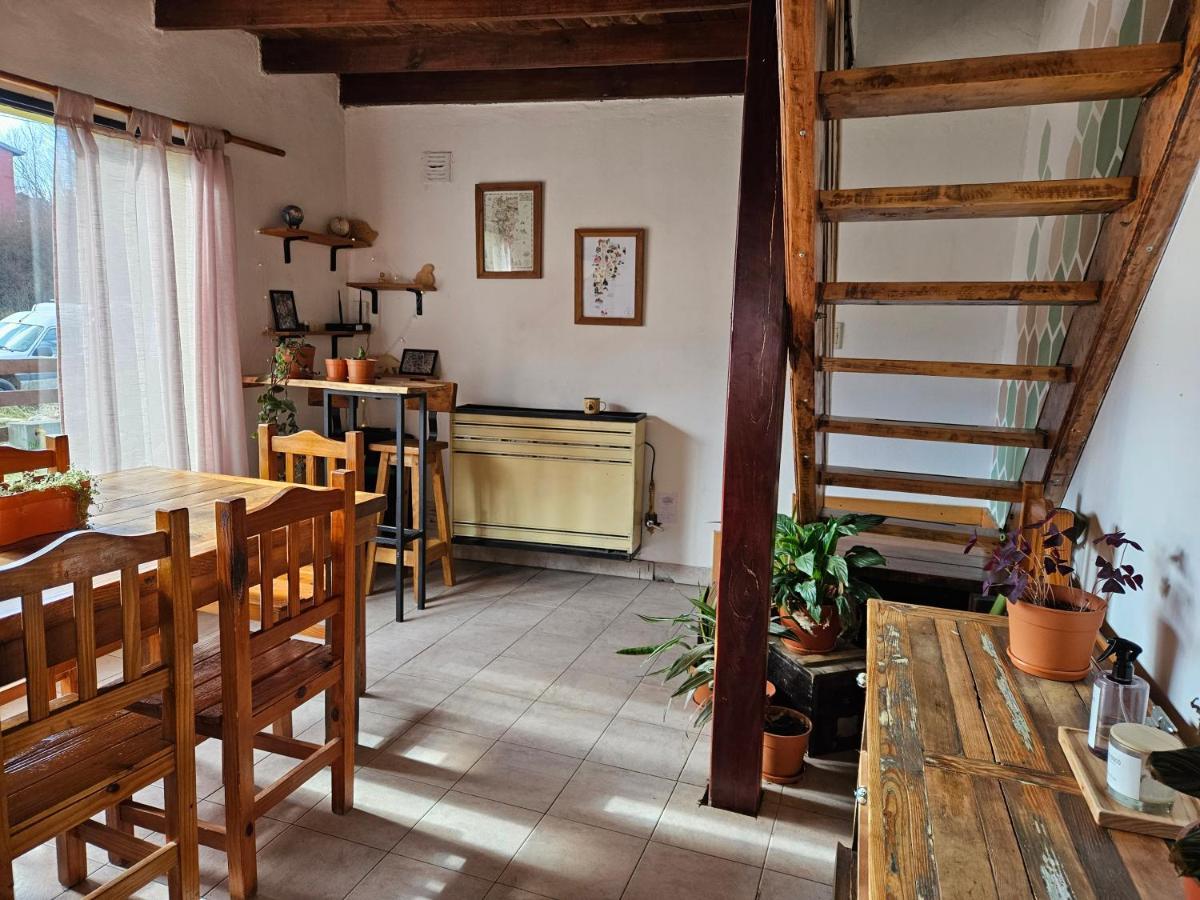 Yellow House Cottage El Chalten Exterior photo